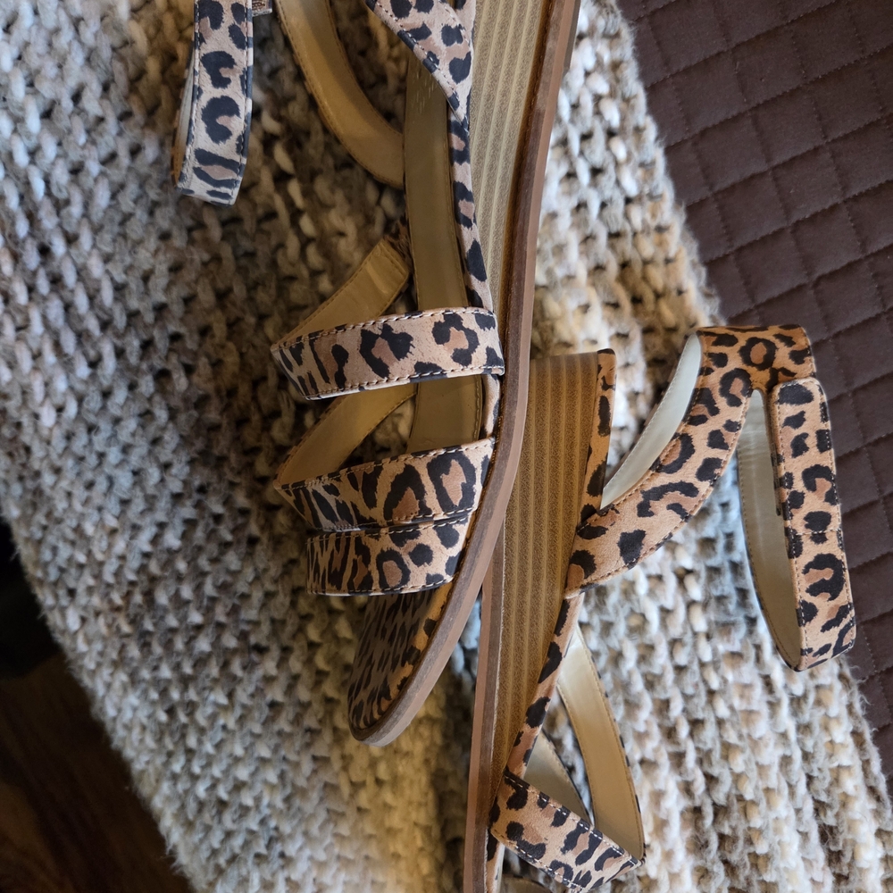 Vince Camuto Maylee Leopard Print Strappy Wedge Sandals - Picture 3 of 5
